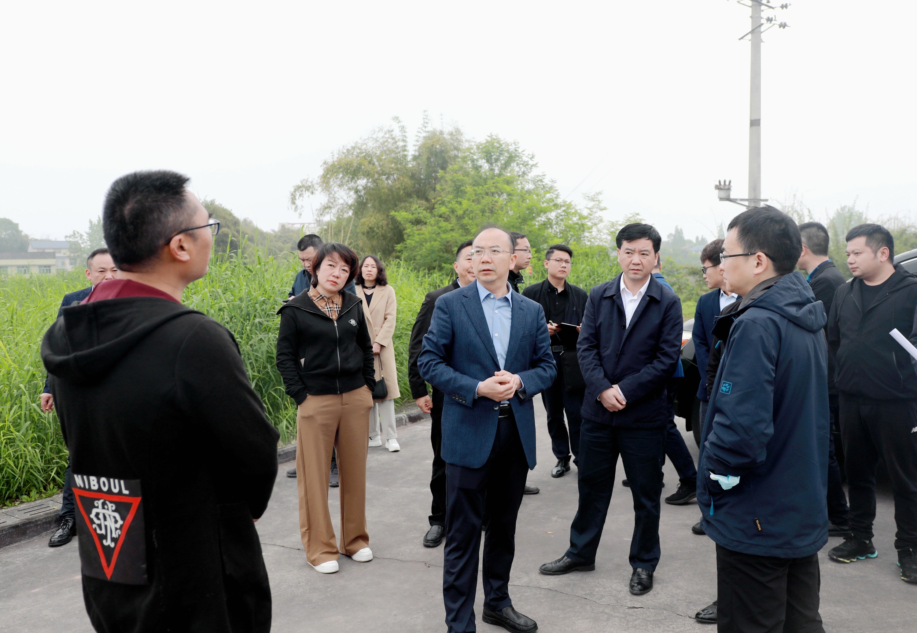 岳池县政务服务网 服务要闻 陈松柏率队督导调研经开区基础设施提档