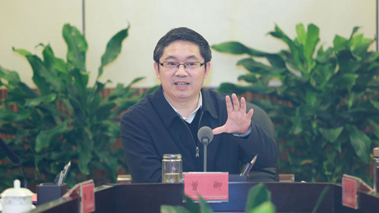 图为曾卿讲话.(市政府办公室 安伟源 摄)