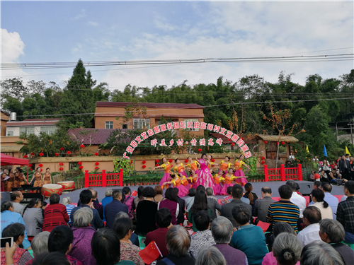 "醉美乡村情满高峰"文艺惠民演出激情上演