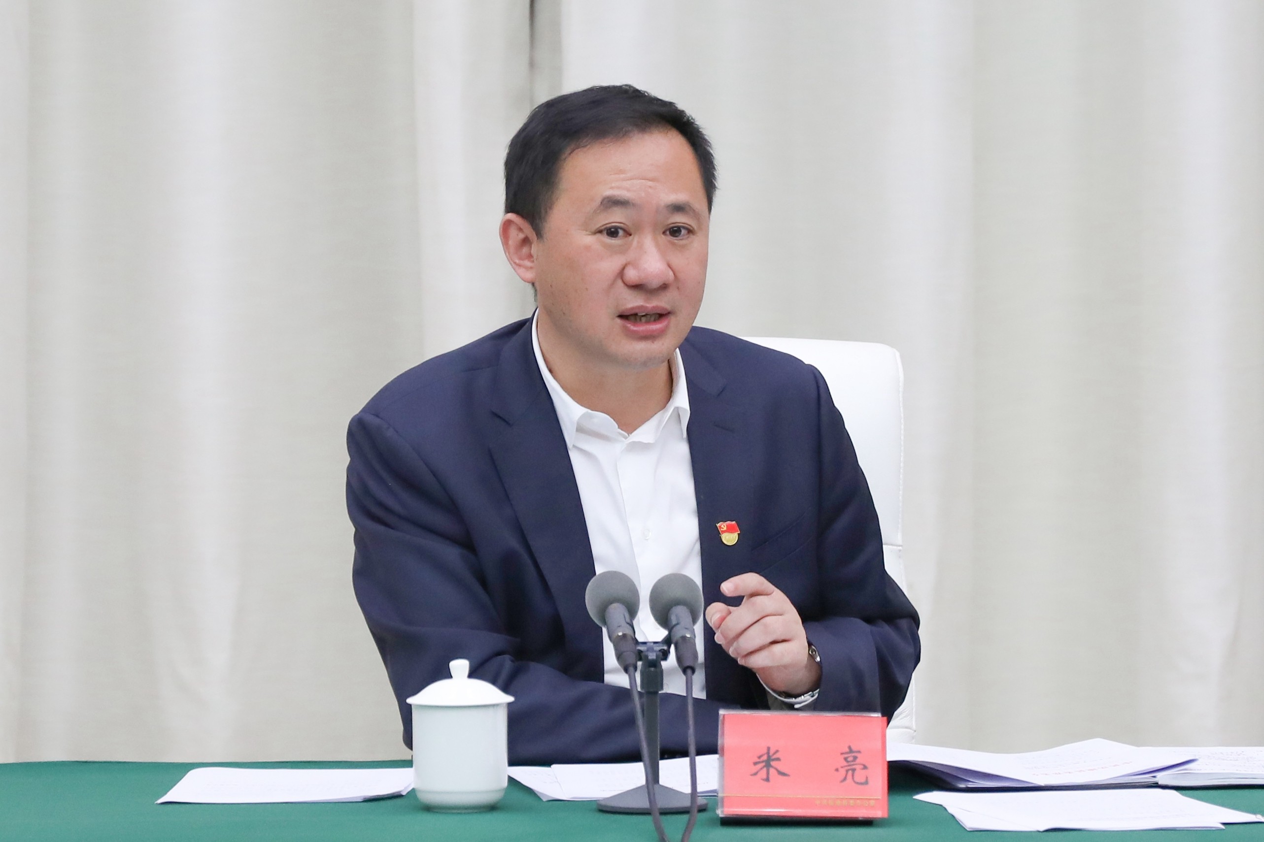 米亮主持召开十二届县委第193次常委会会议